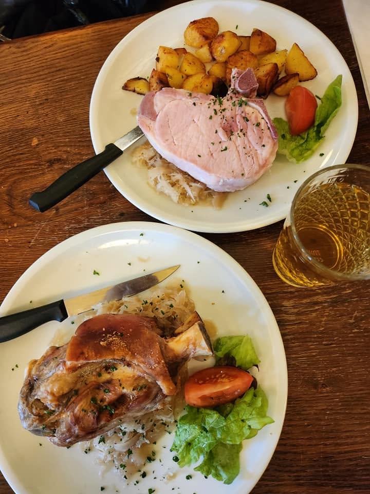 法蘭克福 Dauth-Schneider 烤德國豬腳配酸菜與菱紋杯蘋果酒