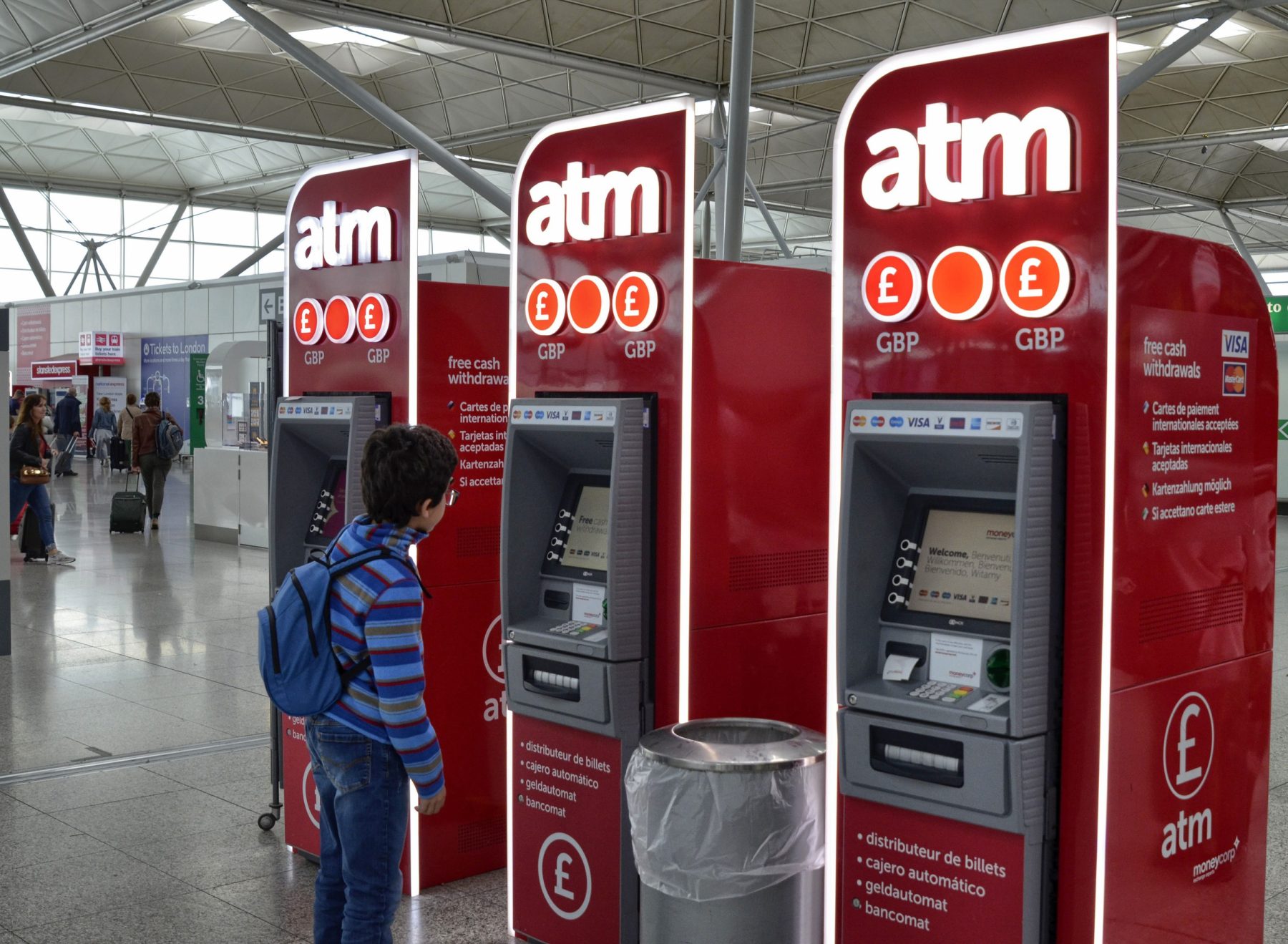 英國機場英鎊 ATM 提款機
