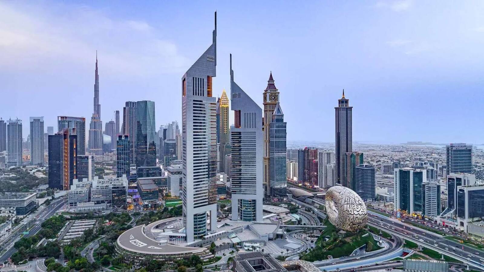 杜拜 Jumeirah Emirates Towers 與城市天際線官網實景