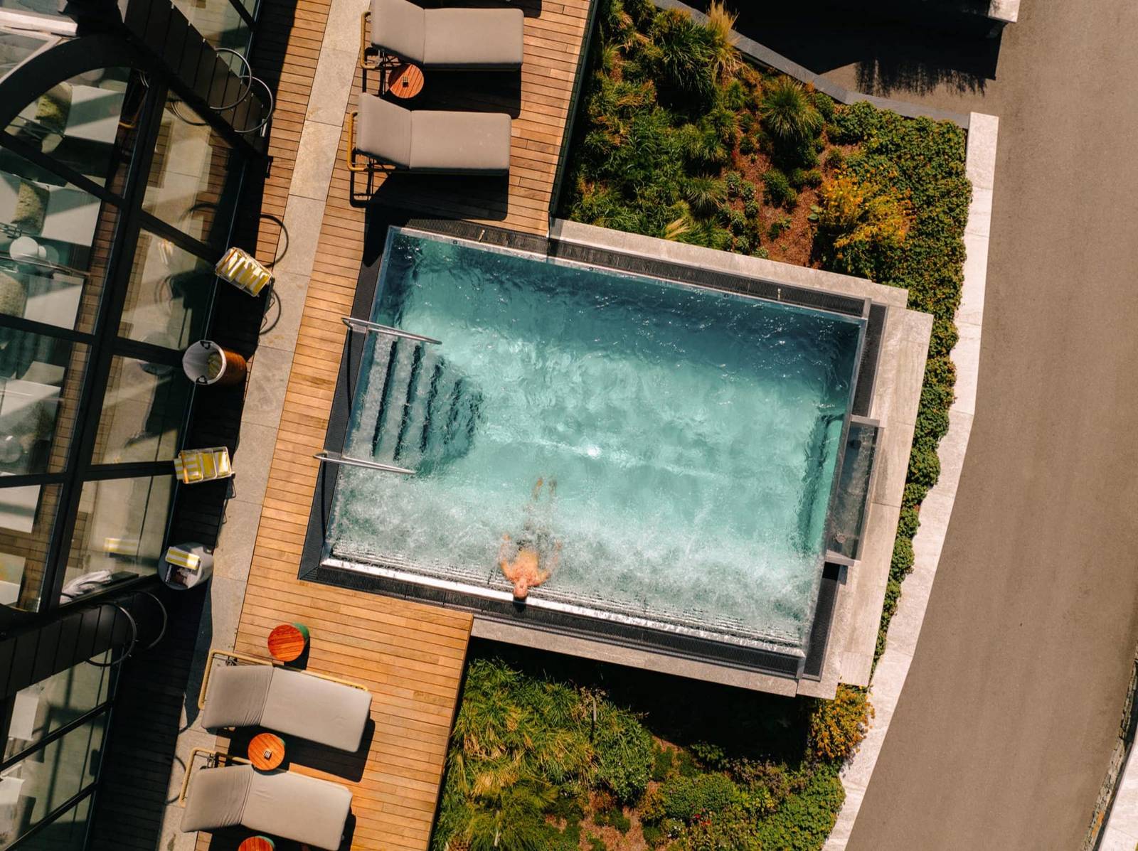 BEAUSiTE Zermatt 戶外無邊際泳池俯瞰