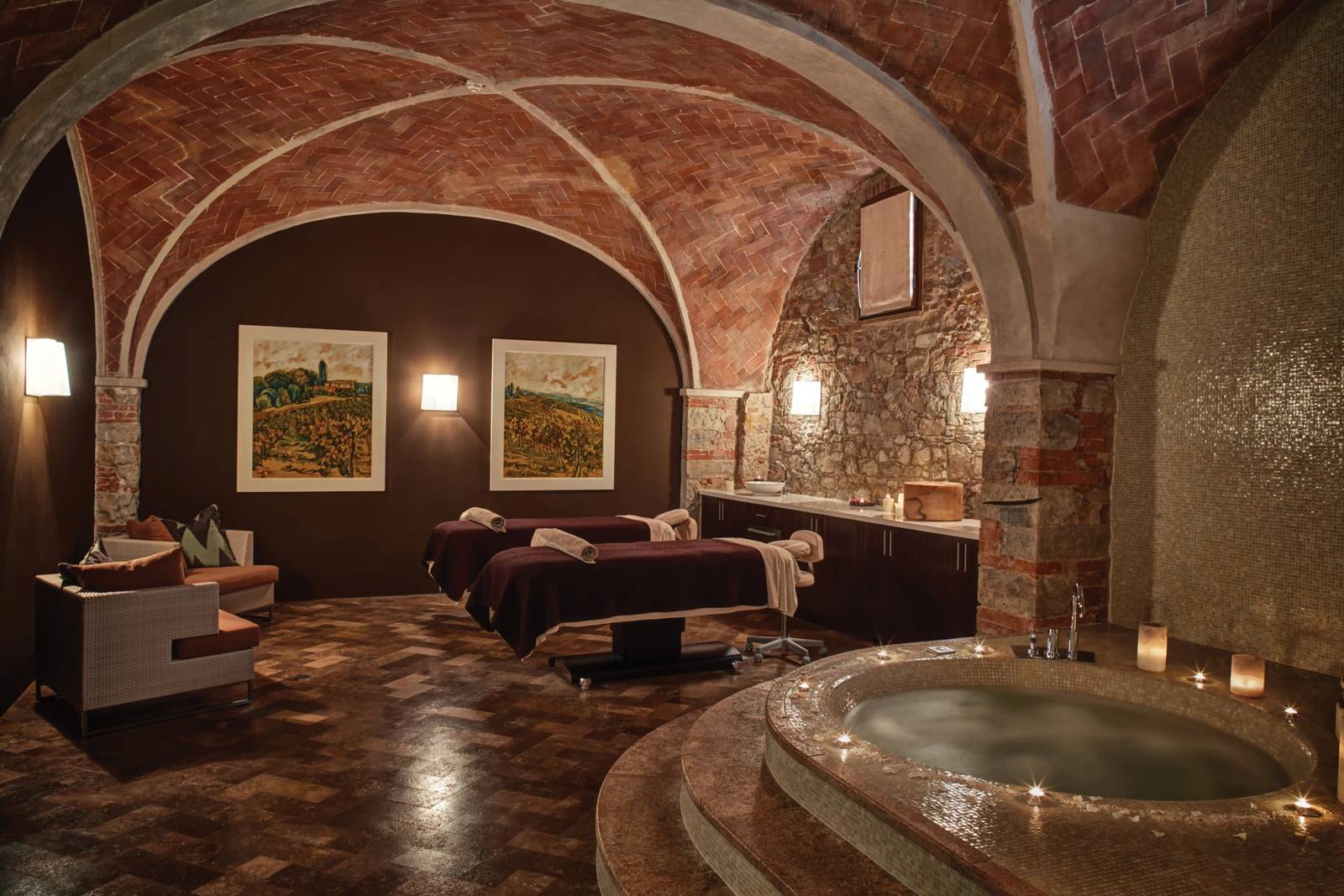 Castello di Casole Essere Spa 酒窖拱頂療程室