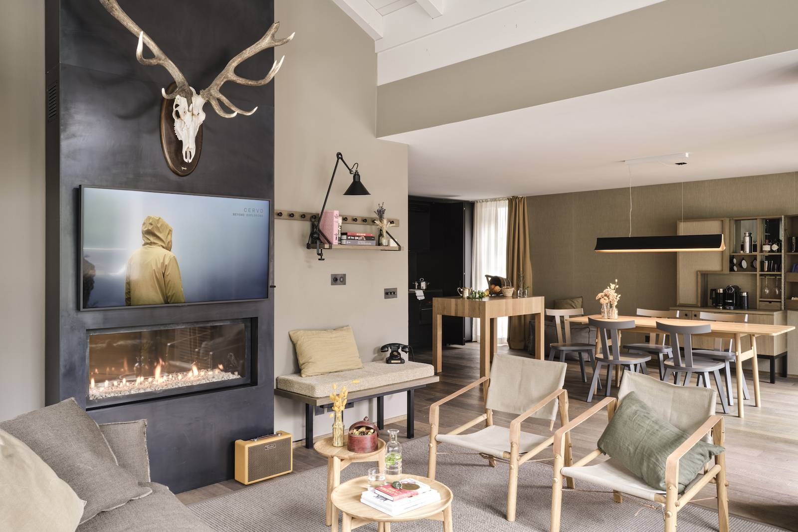 CERVO Alpinist Roof Suite 壁爐起居室