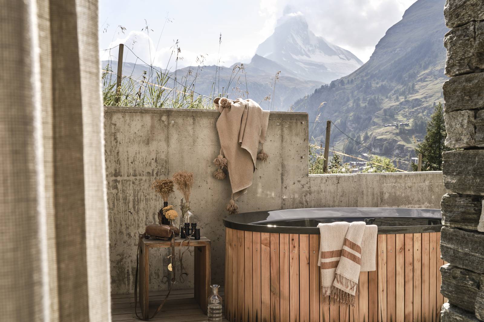 CERVO Huntsman Spa Suite 露台戶外木桶浴與馬特洪峰