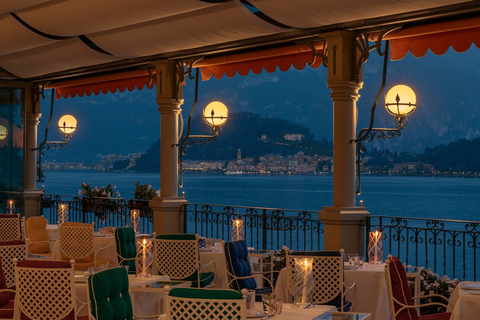 La Terrazza Gualtiero Marchesi 傍晚的湖景露台座位