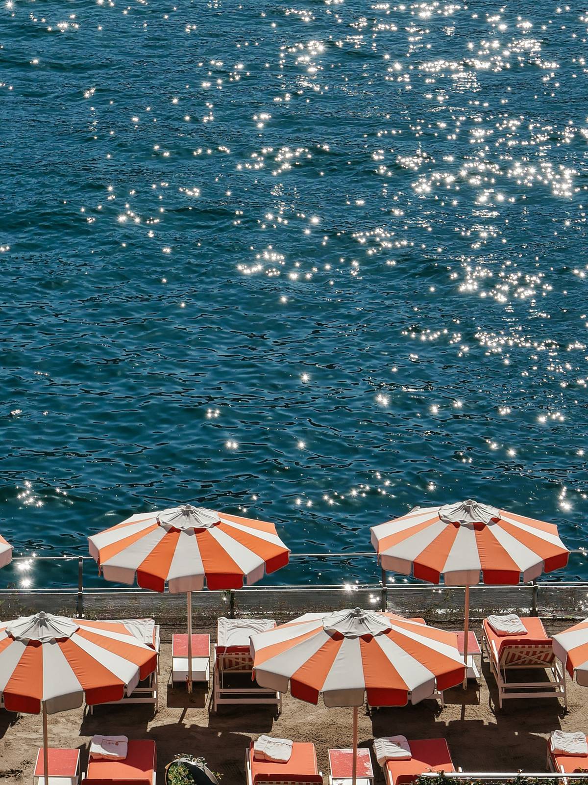 T Beach 湖畔陽傘區