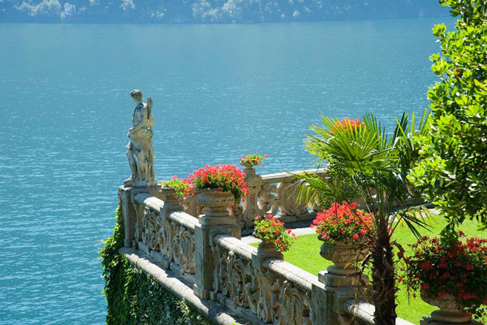 科莫湖畔 Villa del Balbianello 的花園雕像
