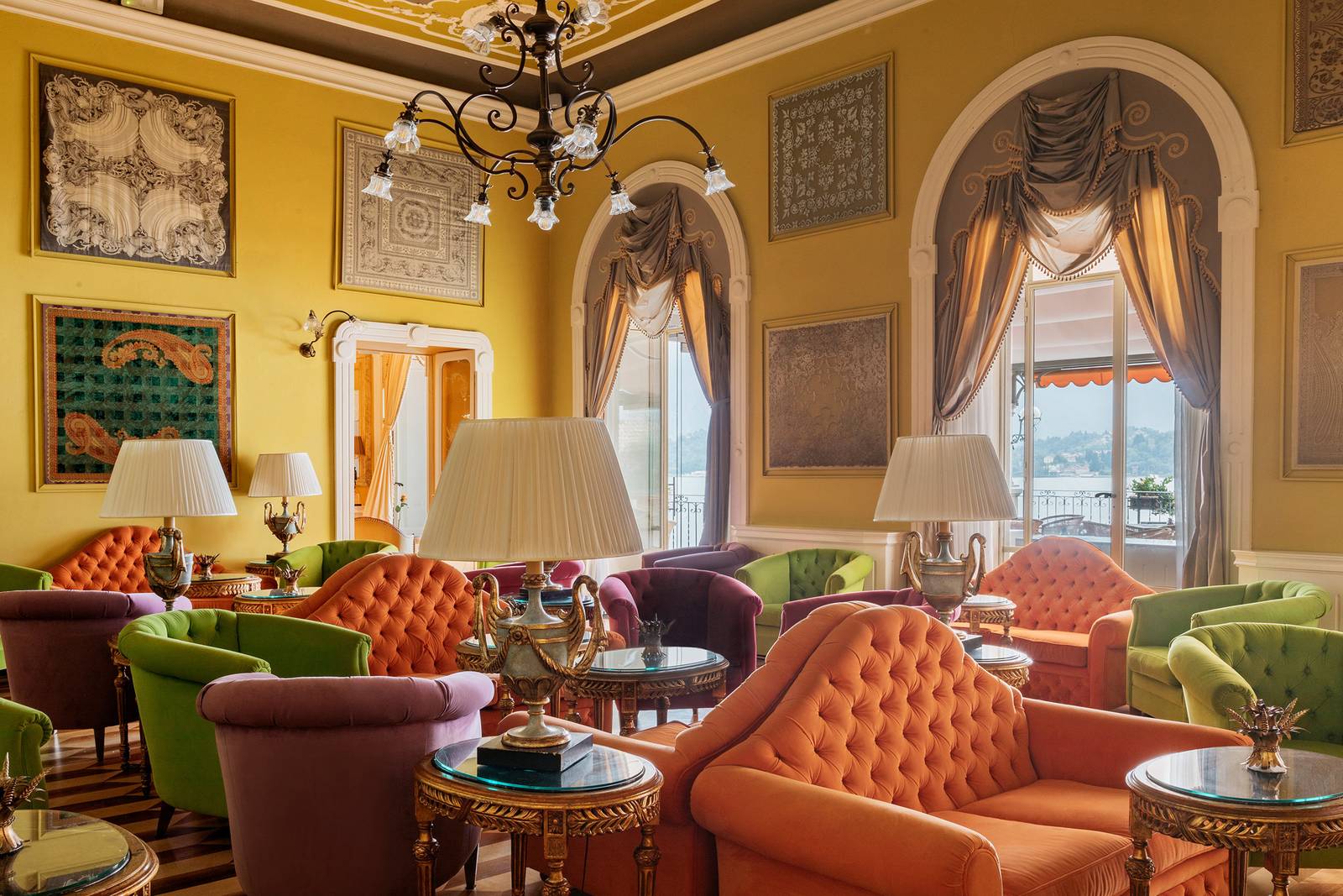 Grand Hotel Tremezzo 的 Sala Musica 古典交誼廳