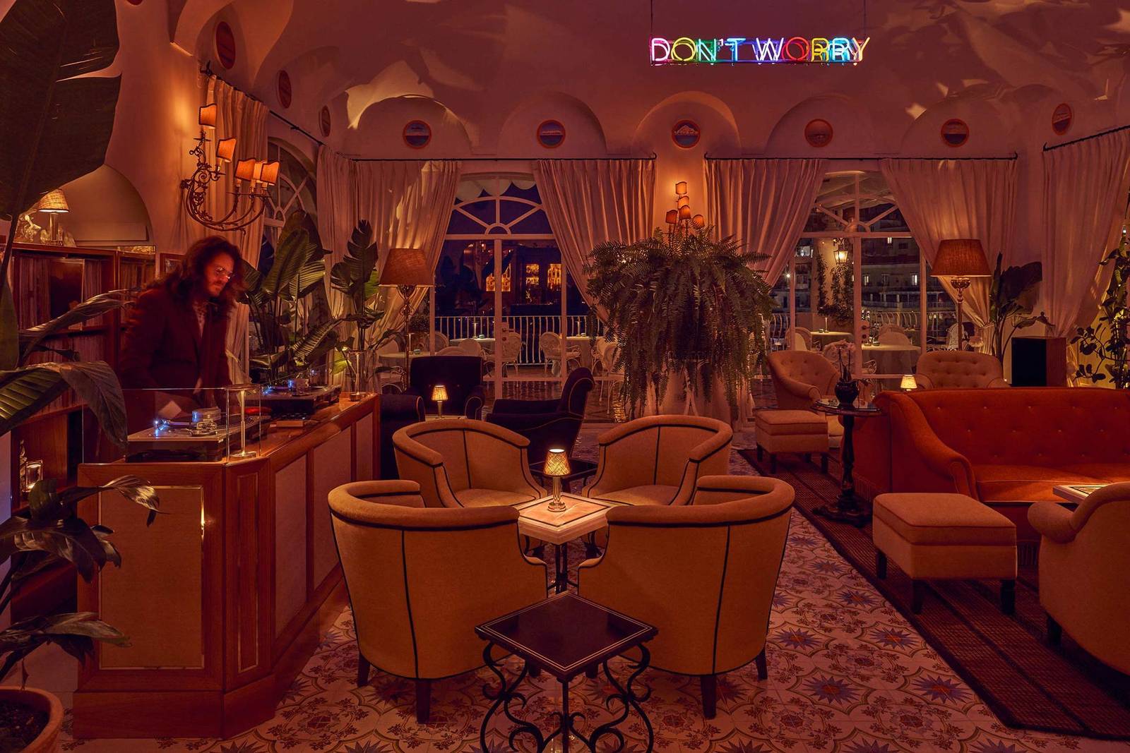 Don't Worry Bar 夜間酒吧空間