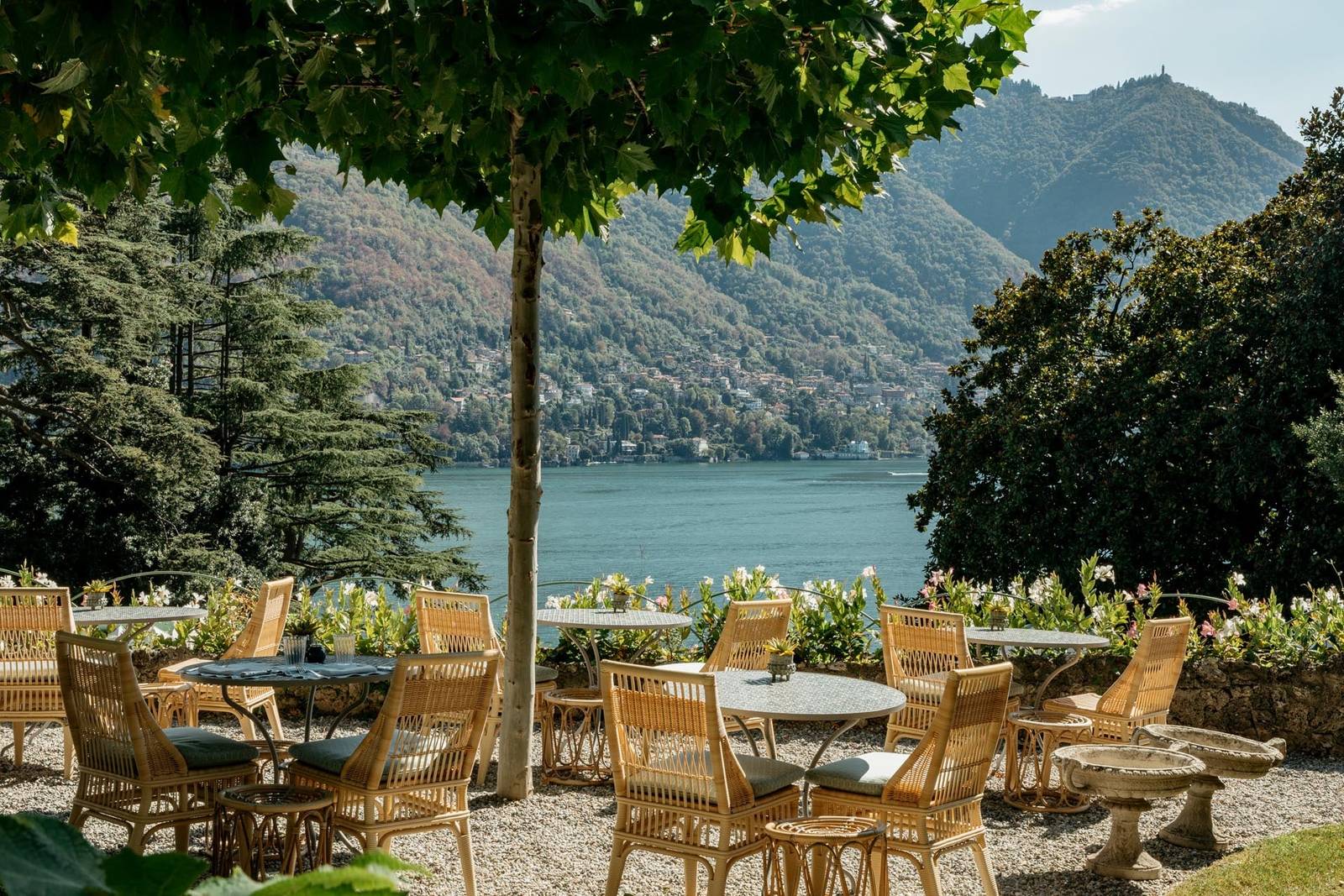 Passalacqua 湖景露台酒吧座位