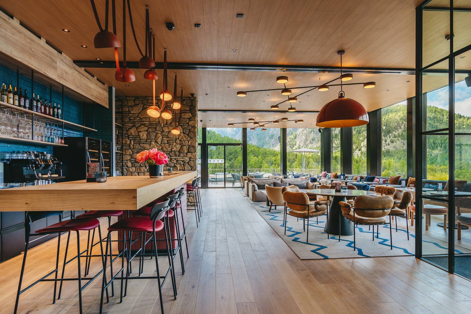 Sunstar Pontresina Mountain Lounge 酒吧與用餐區