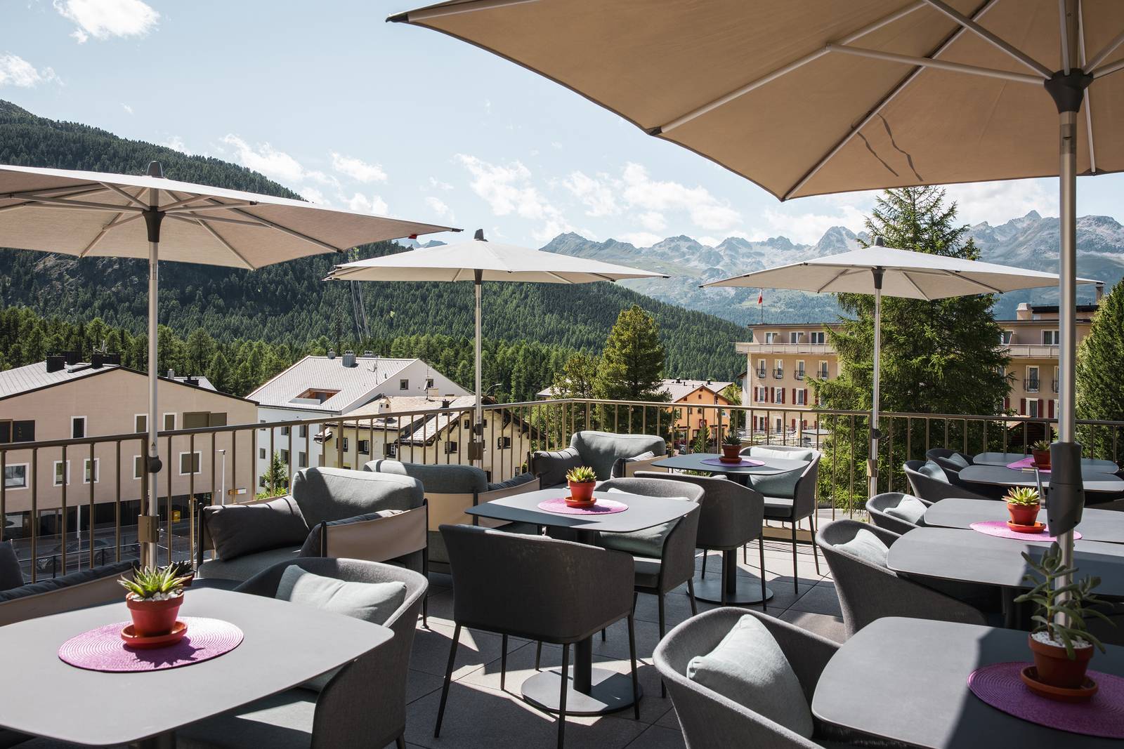 Sunstar Pontresina Mountain Lounge 陽台與山景