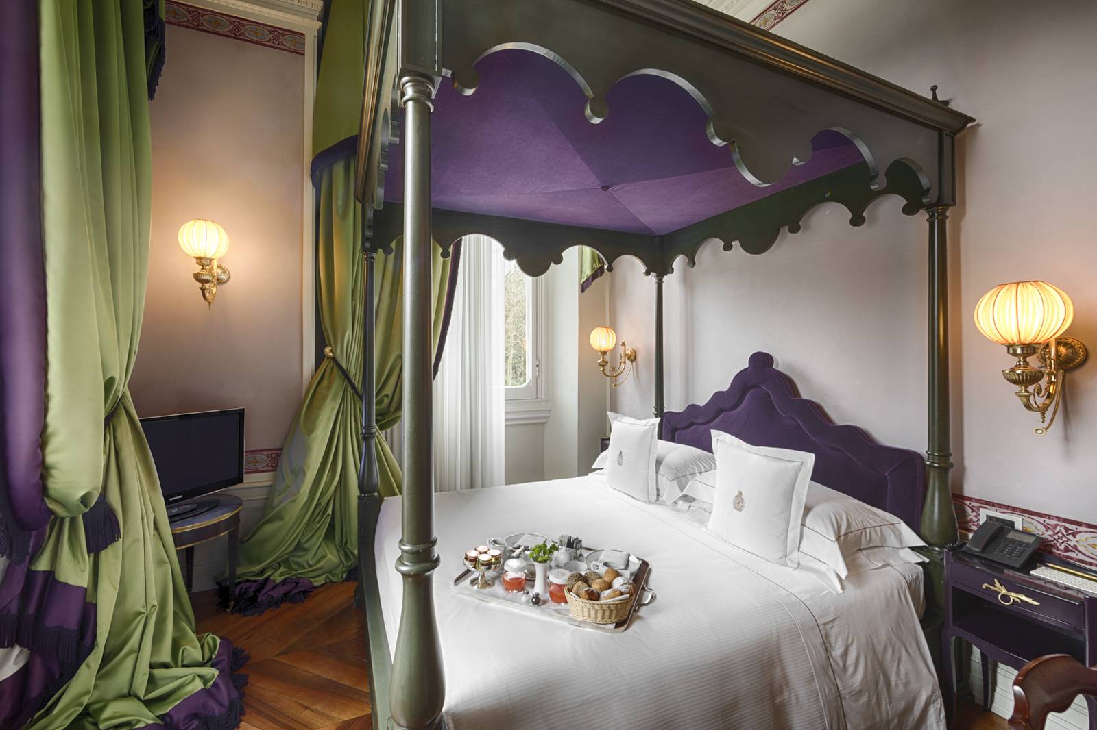 Villa Cora 套房四柱床臥室