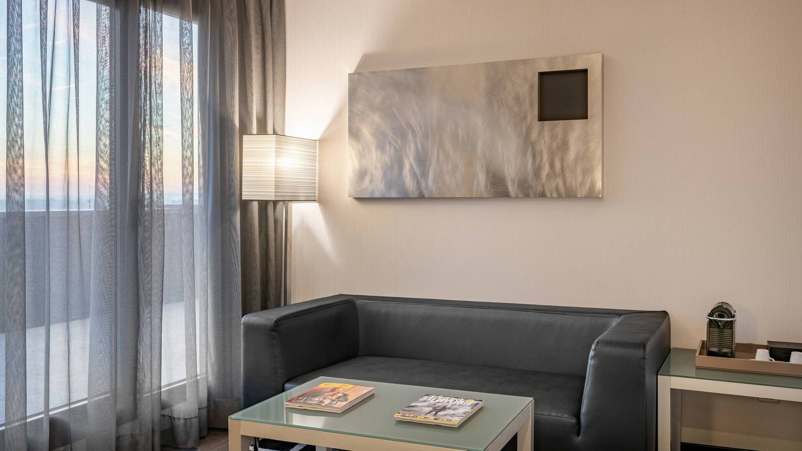 AC Hotel Atocha 套房起居區
