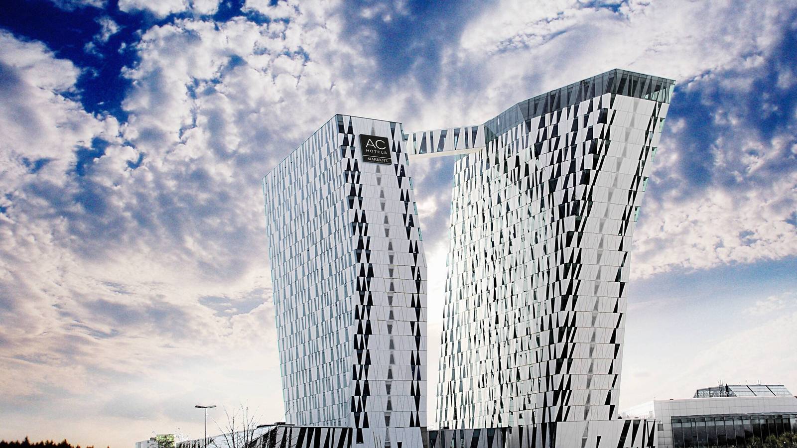 哥本哈根 AC Hotel Bella Sky 兩座傾斜塔樓外觀