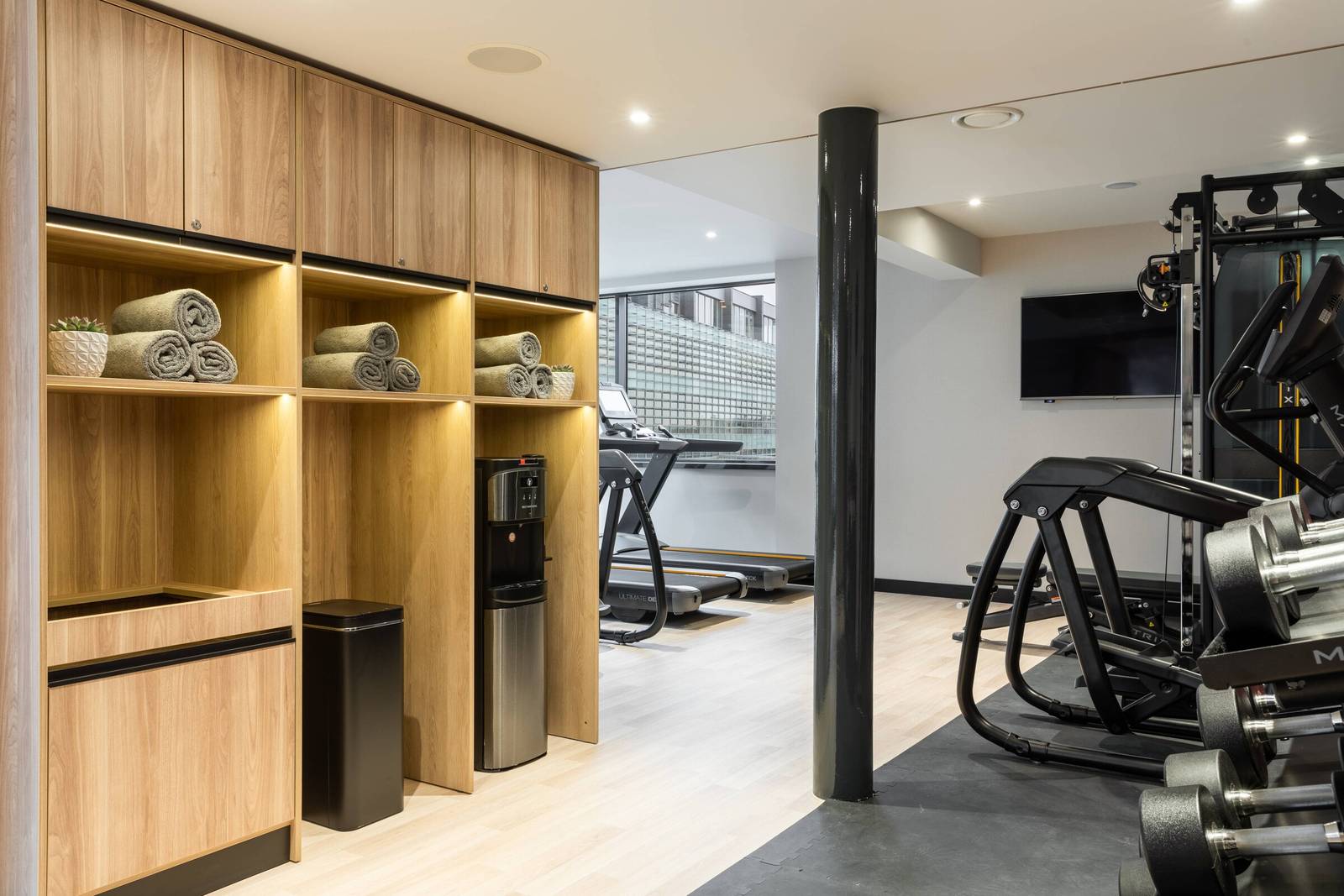 AC Hotel Bratislava Old Town 24 小時健身中心器材