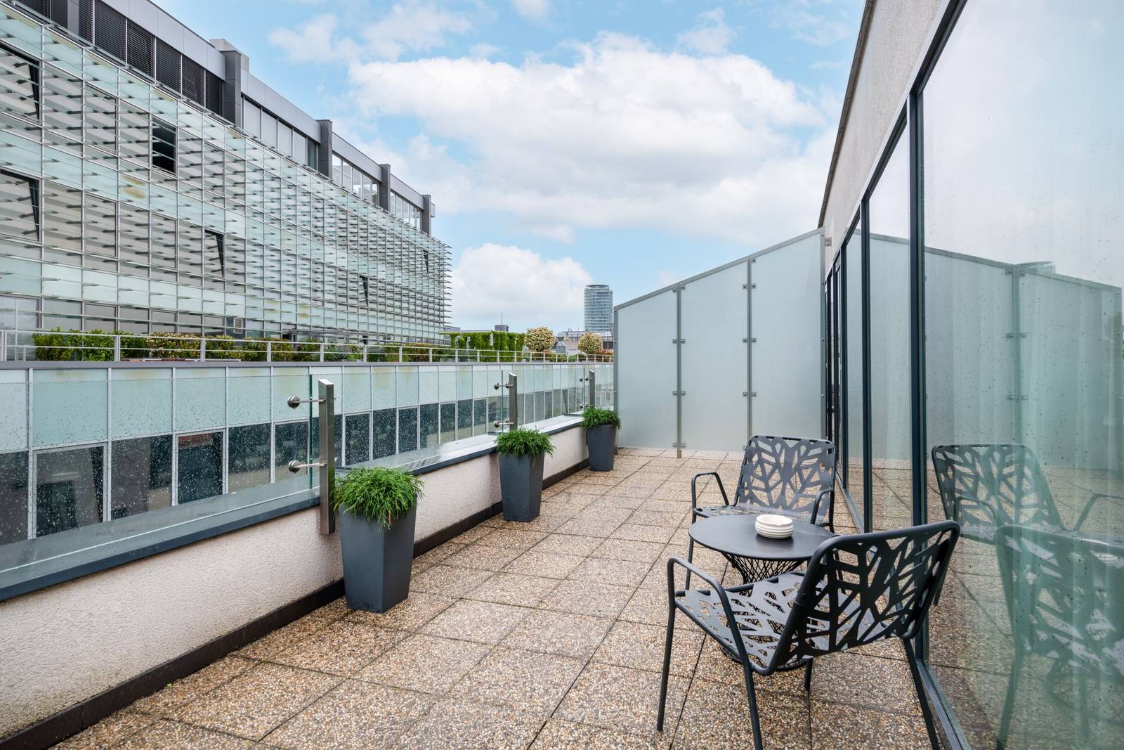 AC Hotel Bratislava Old Town Executive 客房的露台