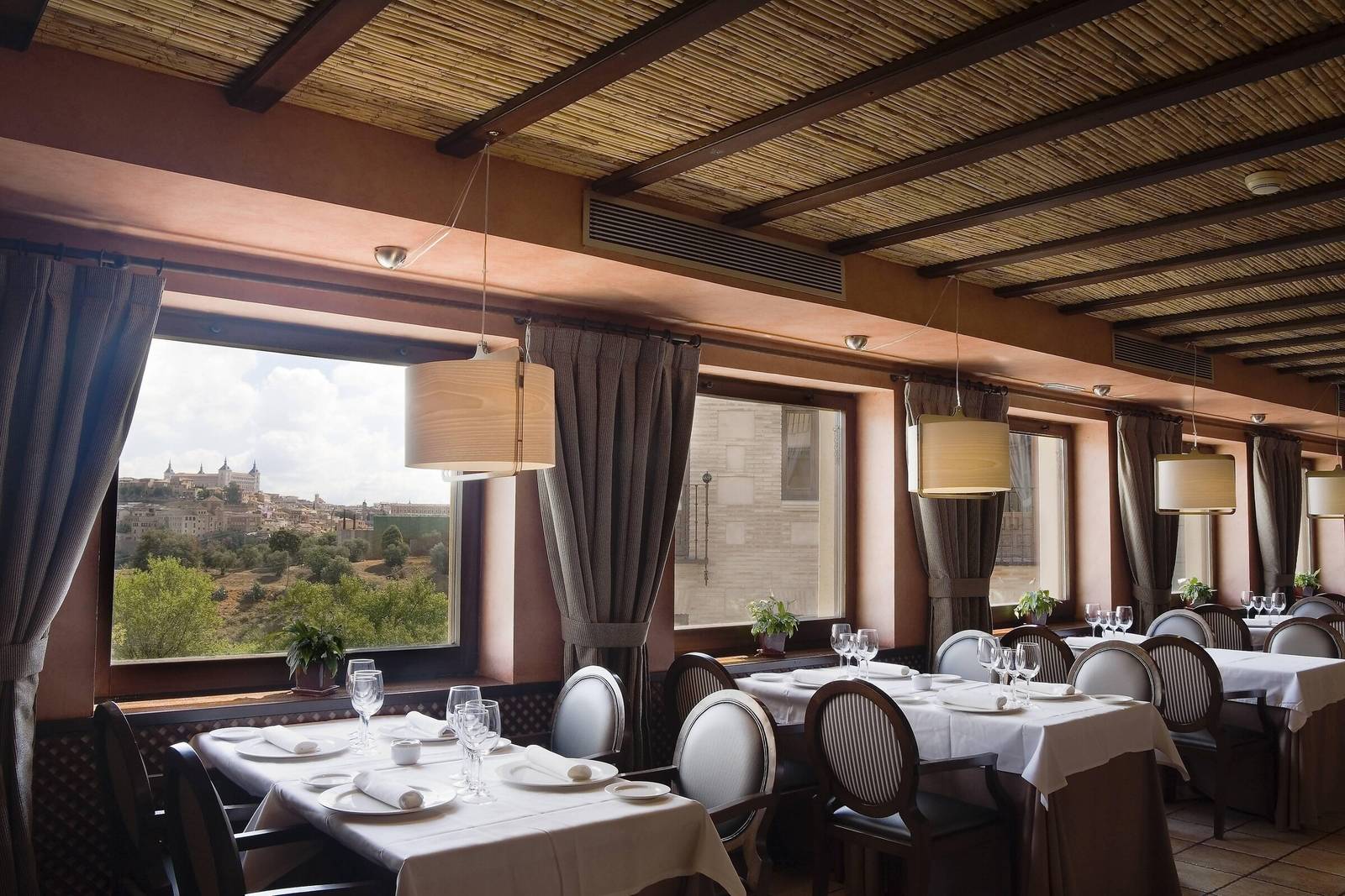 AC Hotel Ciudad de Toledo 窗景用餐區