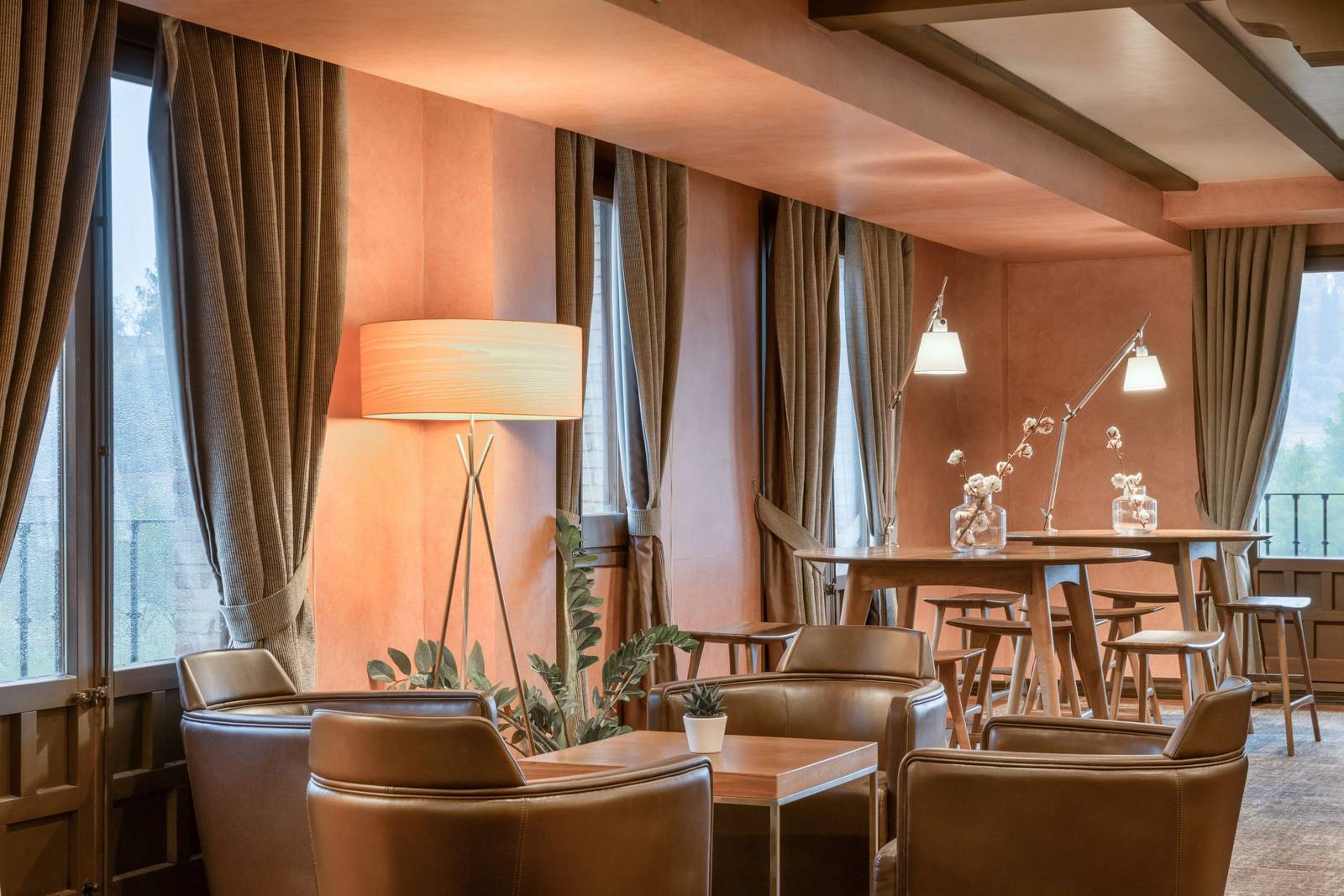 AC Hotel Ciudad de Toledo AC Lounge 窗邊座位區