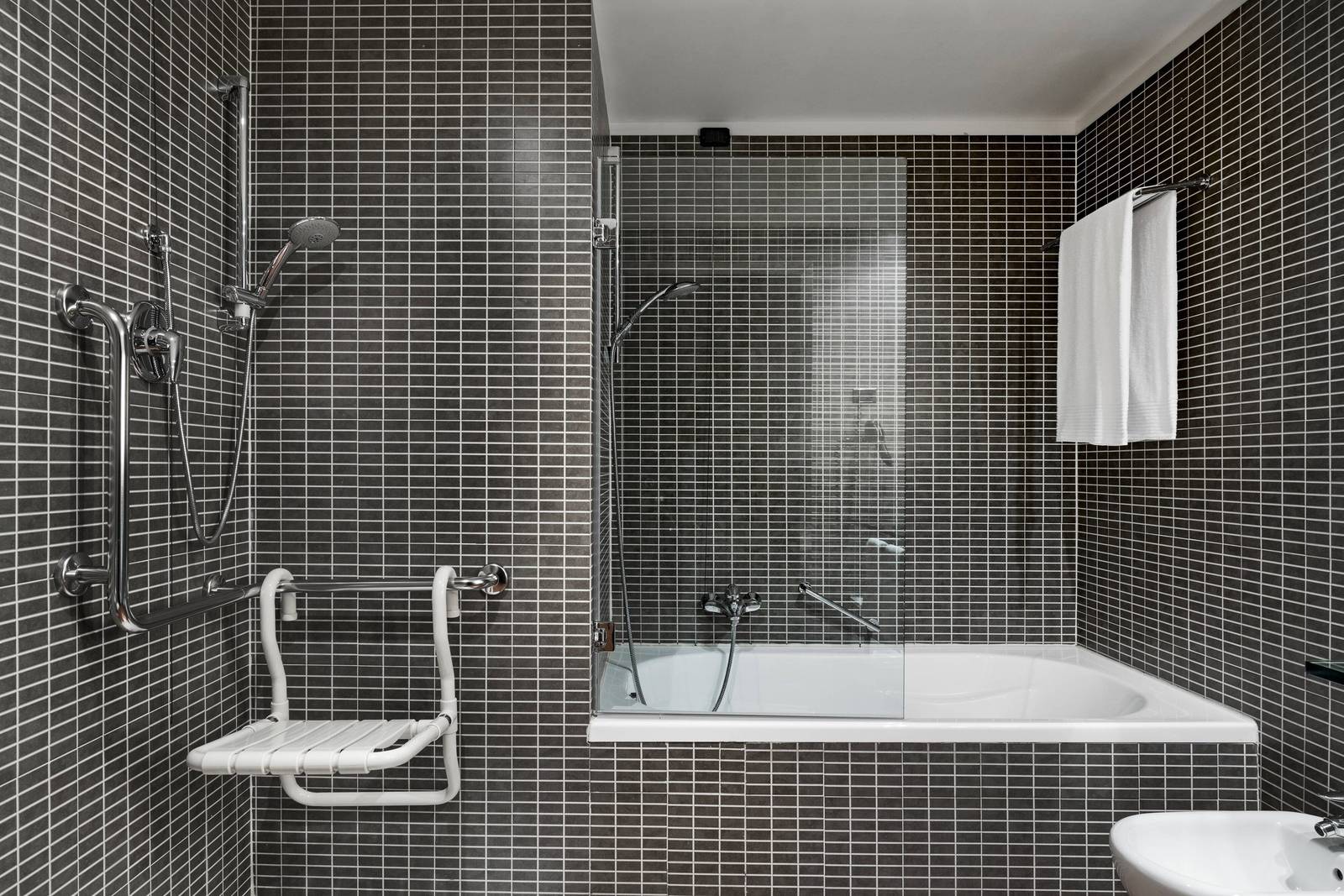 AC Hotel Firenze 客房浴室
