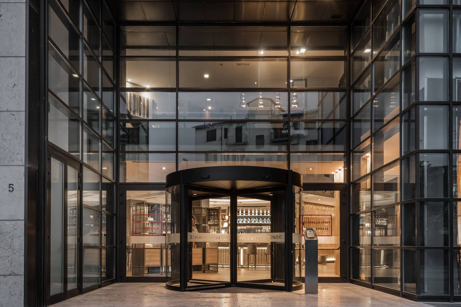 AC Hotel Firenze 入口旋轉門