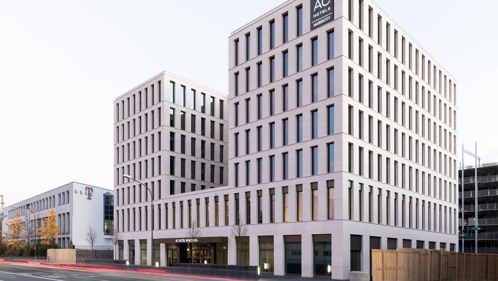 符茲堡 AC Hotel Wuerzburg 所在的 Schweinfurter Strasse 街景