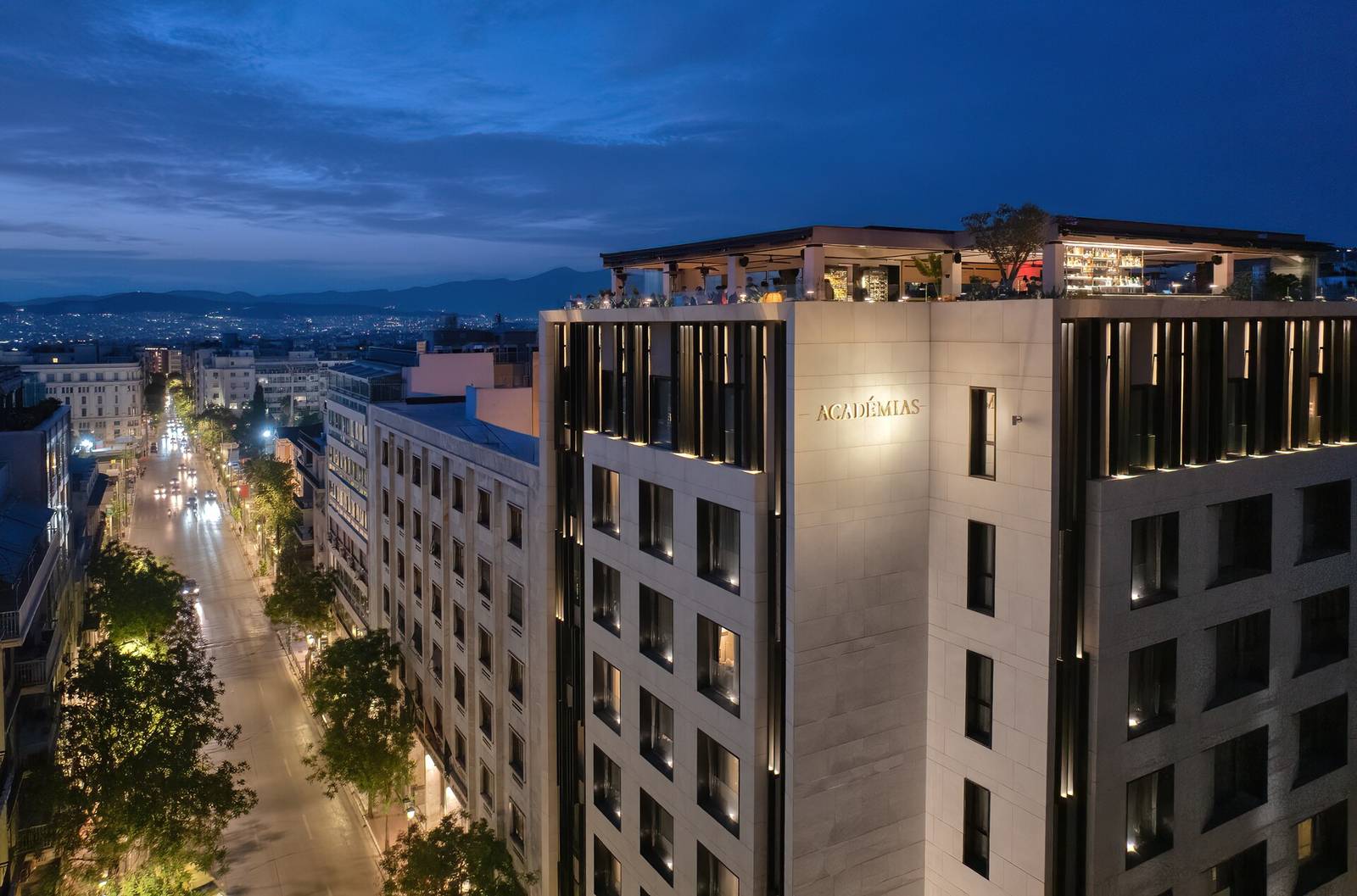 雅典 Academias Hotel 與 Akadimias 大街夜景