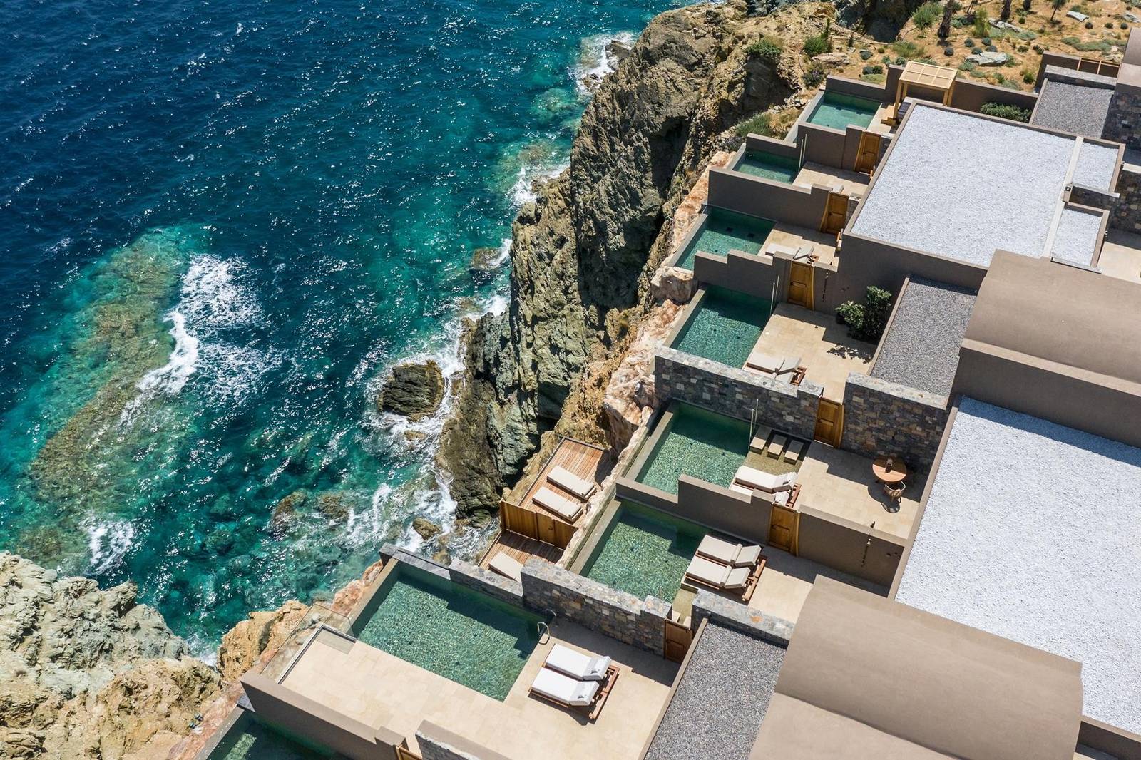 克里特島 Acro Suites 懸崖邊附私人泳池的套房空拍