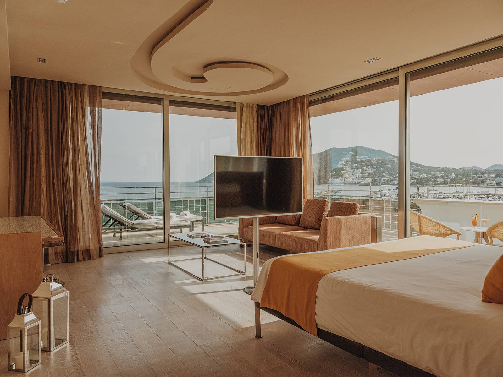 Aguas de Ibiza 貝殼造型天花板的海景客房