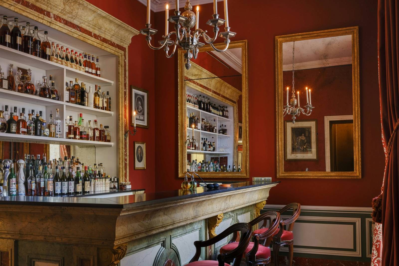 Le Grand Contrôle Bar La Chapelle 吧台