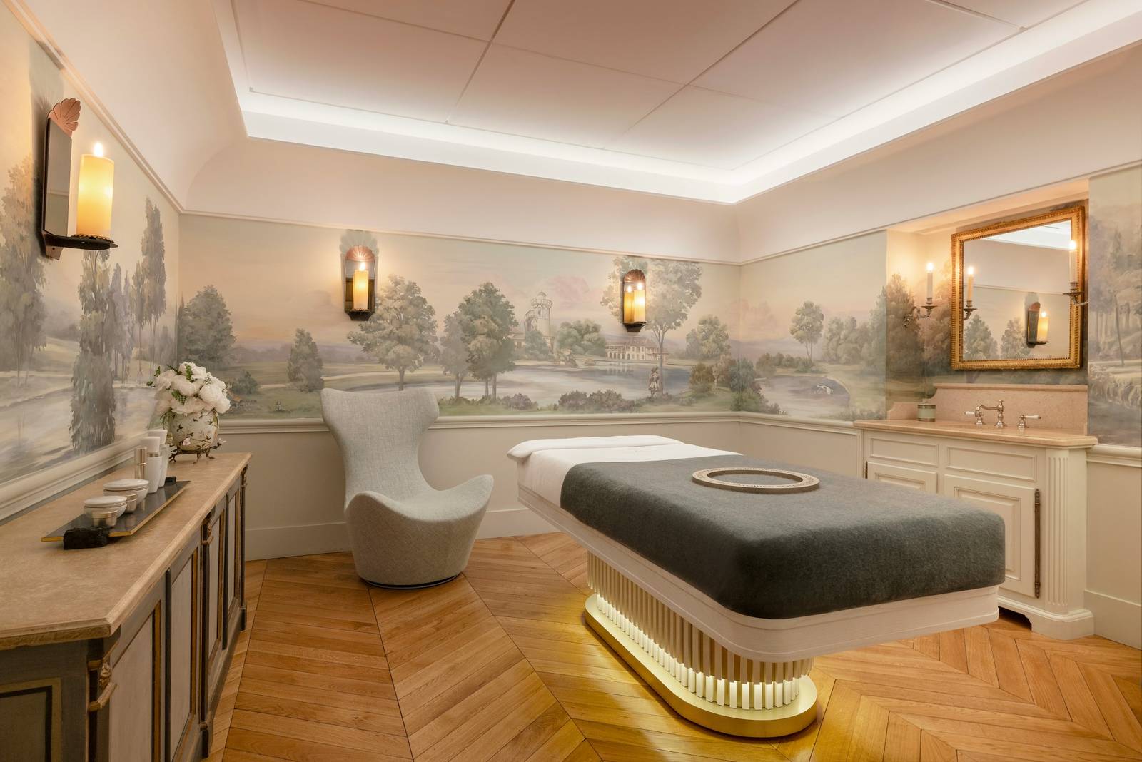 Le Grand Contrôle Spa 壁畫療程室