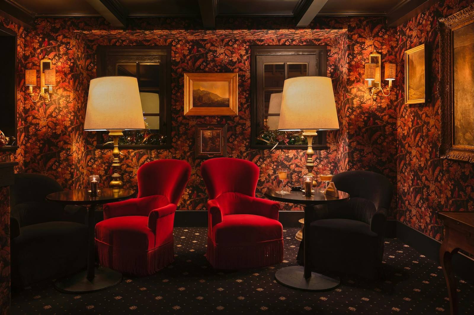 Airelles Val d'Isère Bar Rouge 紅色絲絨酒吧
