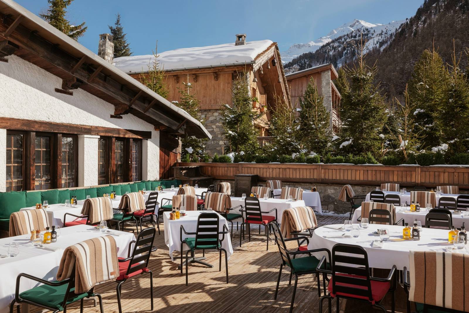 Airelles Val d'Isère La Grande Ourse 雪地露台座位