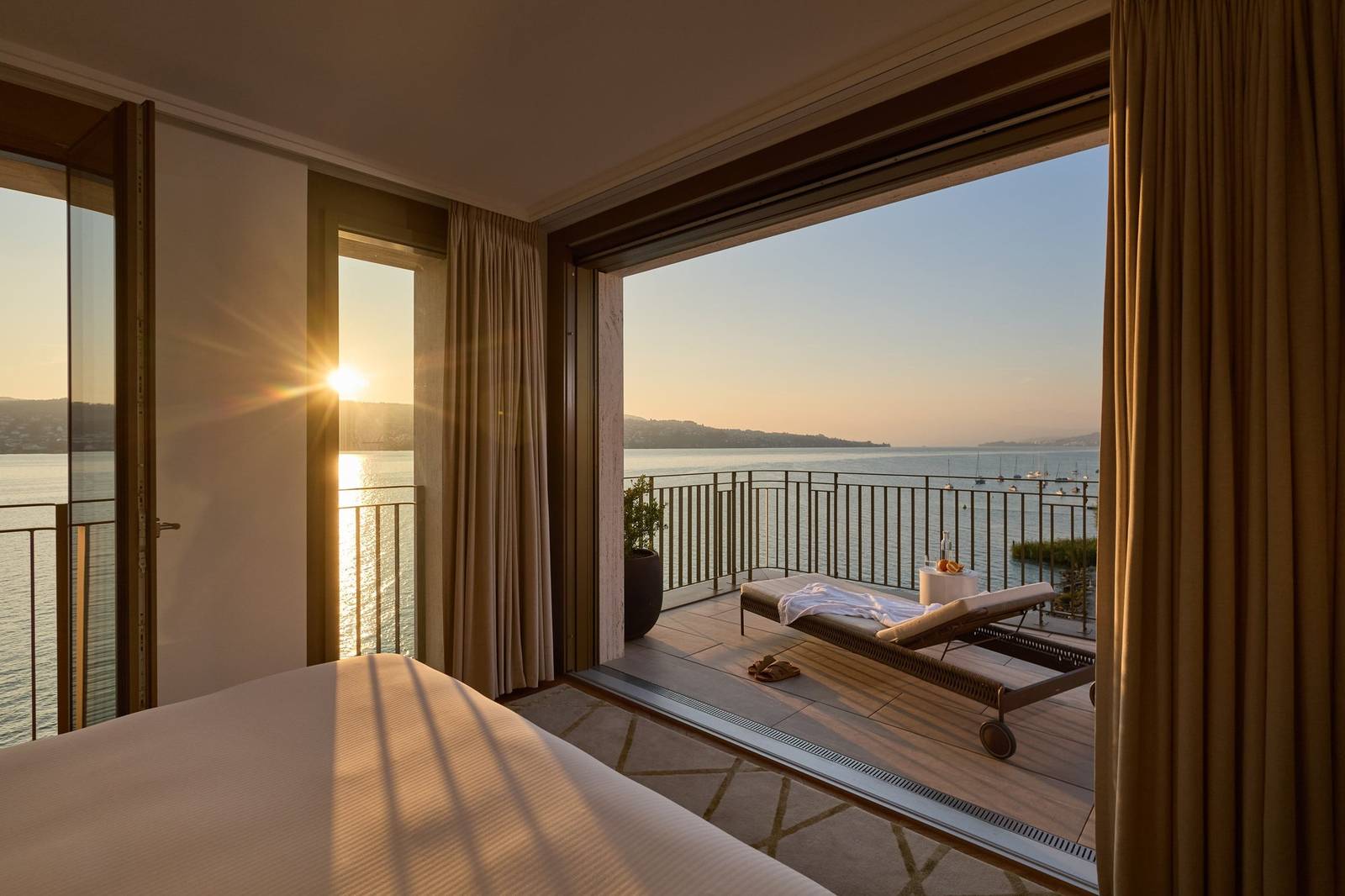 Alex Lake Zürich 湖景客房與夕陽陽台