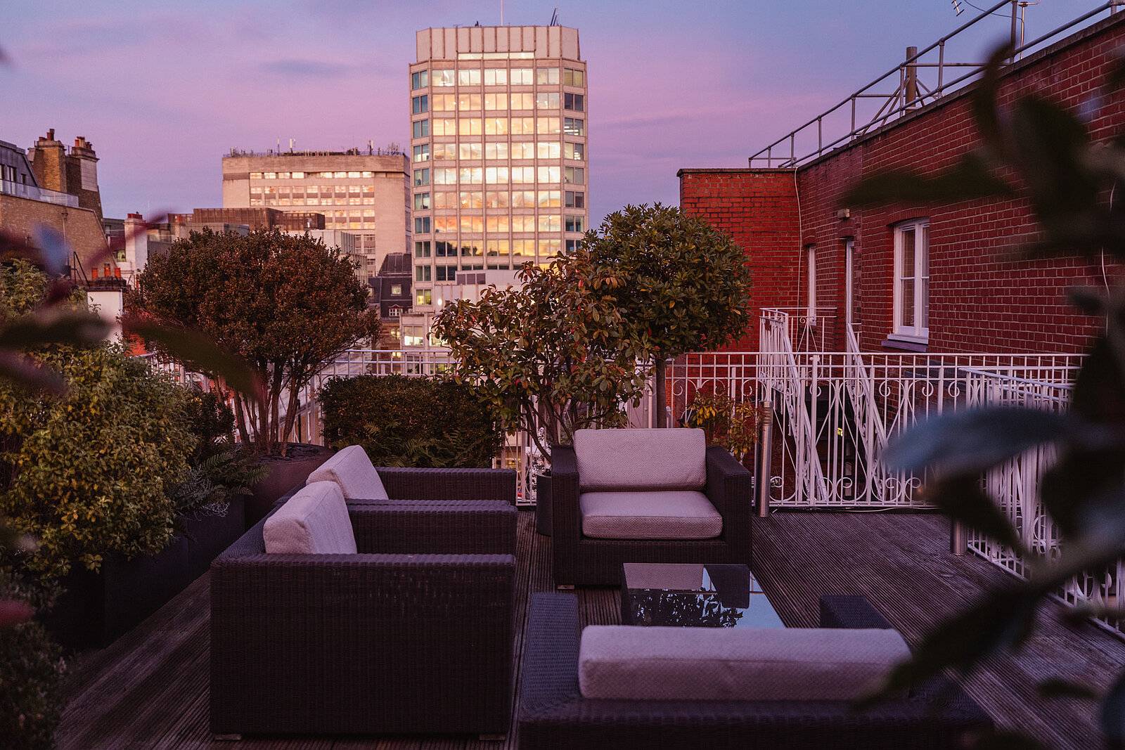 倫敦 Althoff St. James's Hotel & Club Westminster Suite 屋頂露台黃昏景色