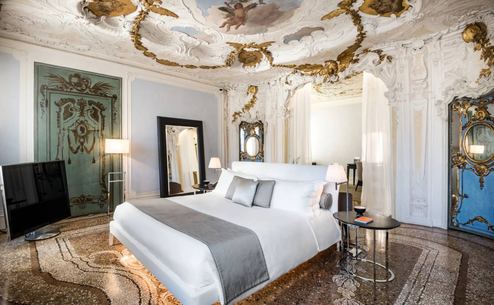 威尼斯安縵 Alcova Tiepolo Suite 灰泥雕飾與濕壁畫天花板