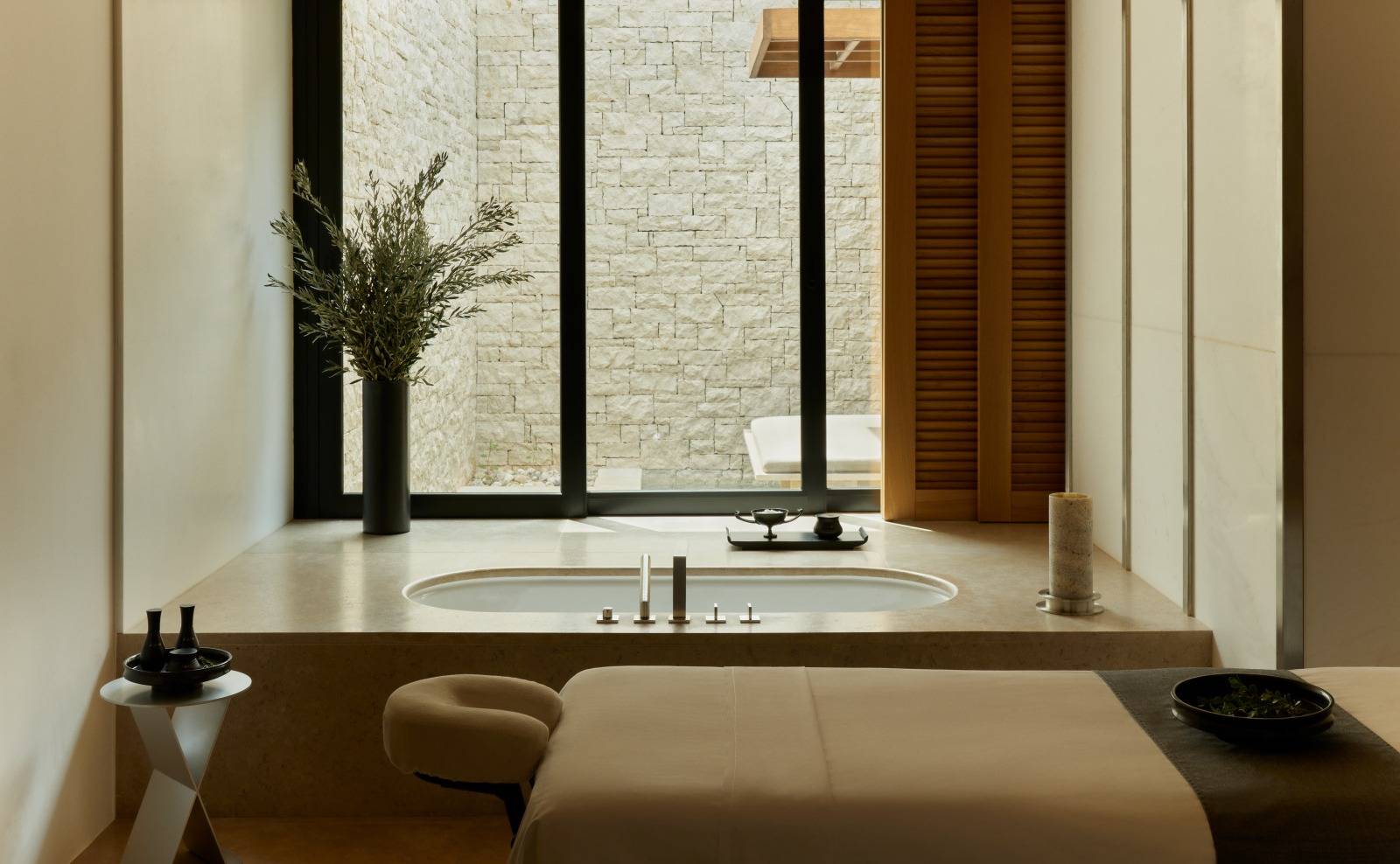 Amanzoe Spa 療程室與浴缸