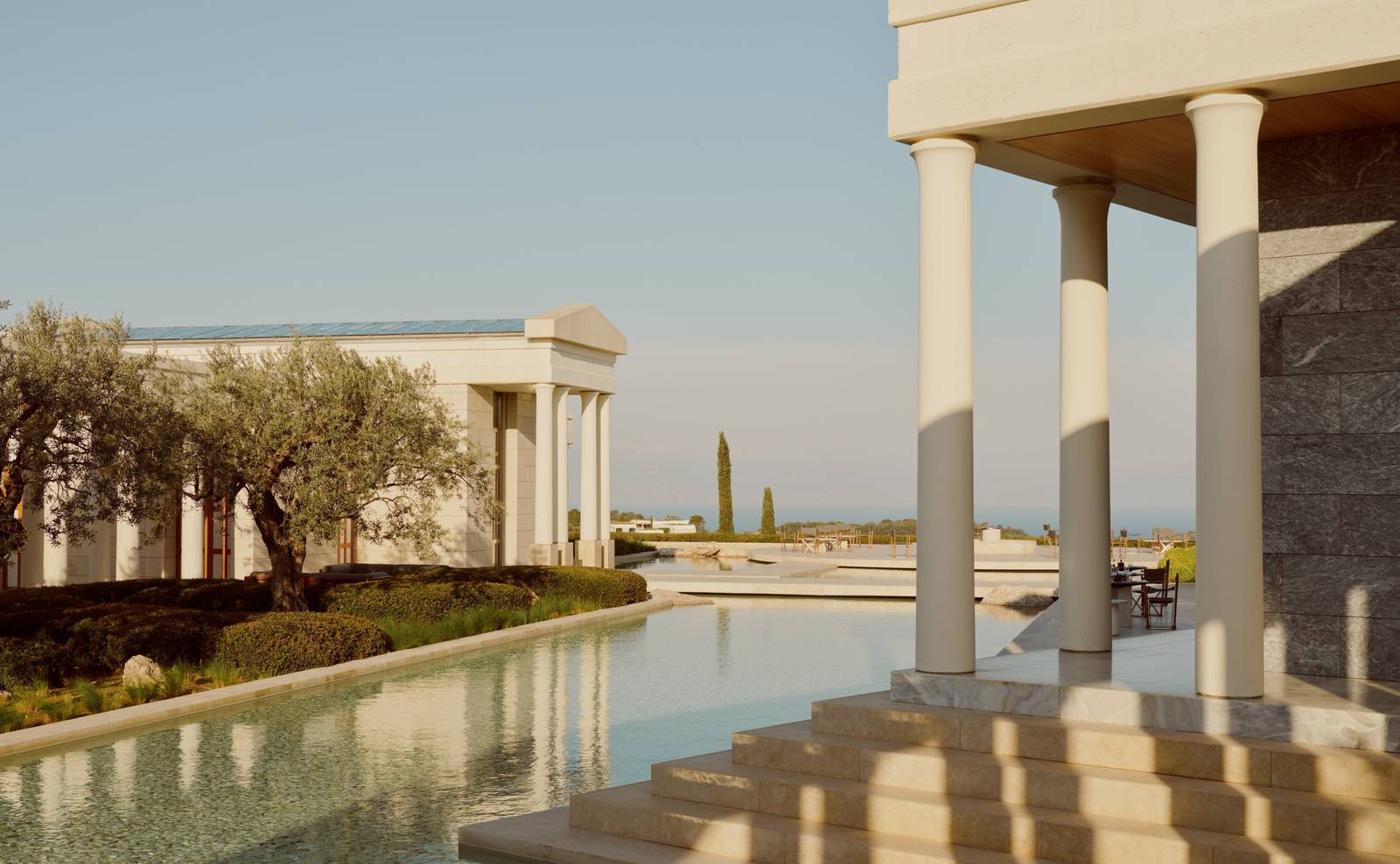 Amanzoe 希臘神殿式柱廊與倒影水池