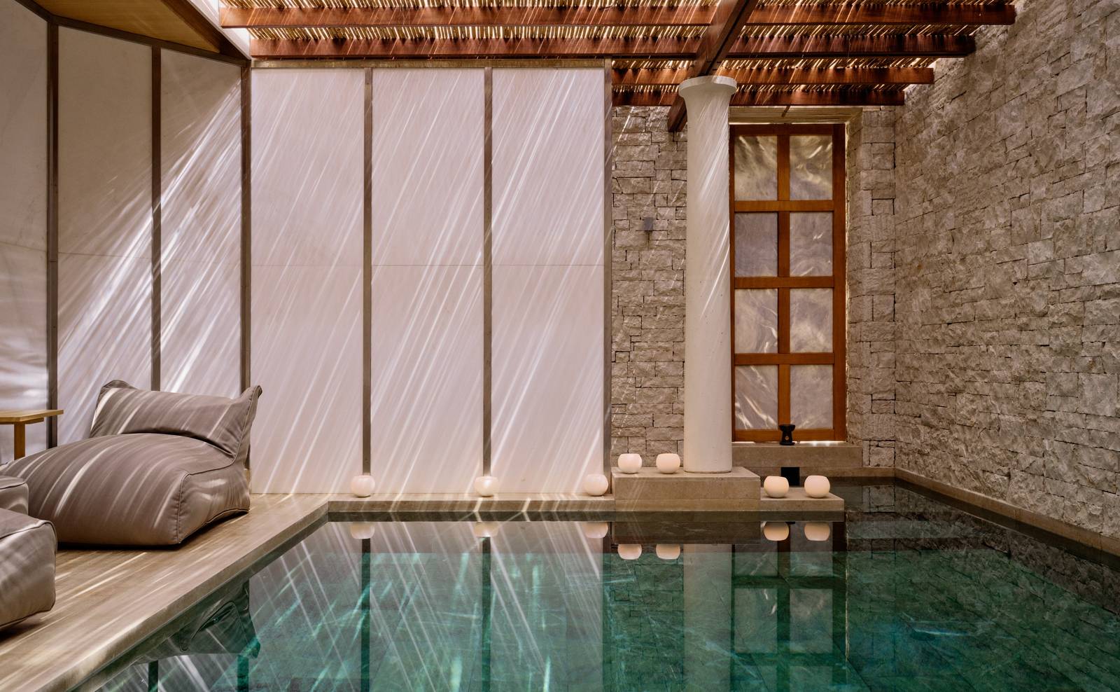 Amanzoe Spa 石牆室內泳池