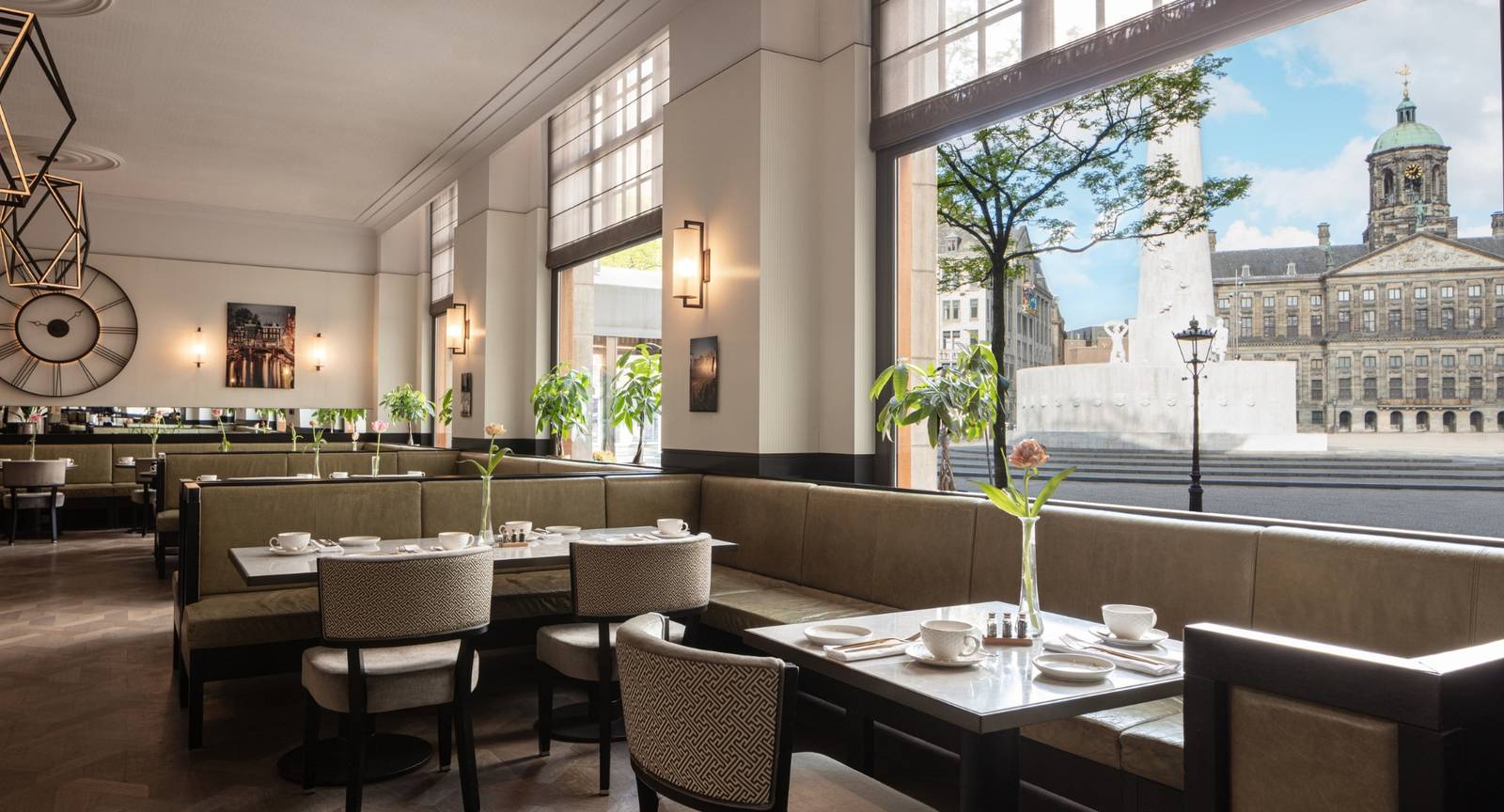 Anantara Grand Hotel Krasnapolsky Grand Café 面向水壩廣場的座位