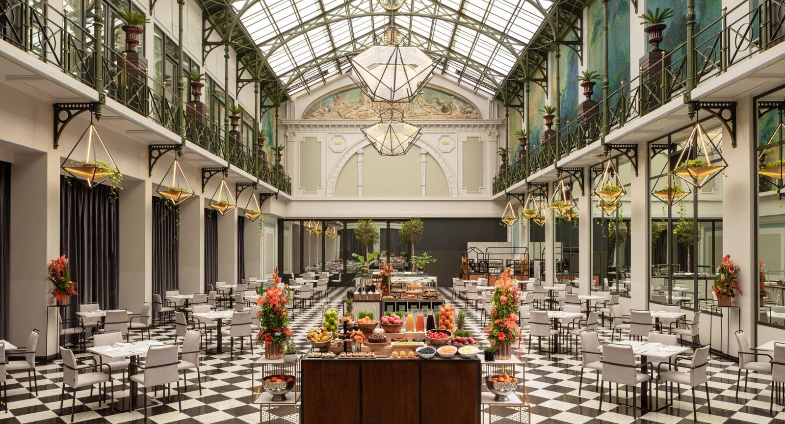 Anantara Grand Hotel Krasnapolsky 玻璃屋頂下的冬季花園早餐廳