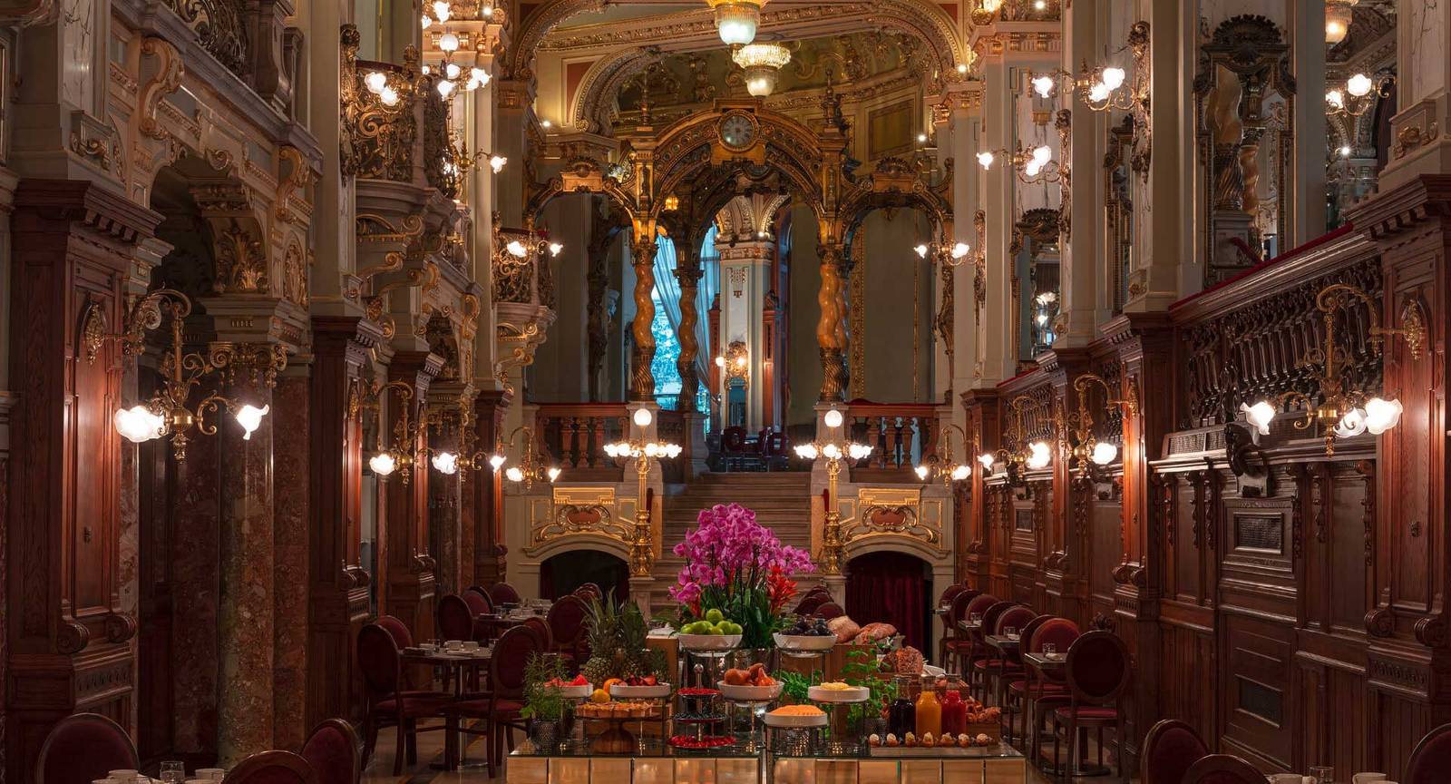 布達佩斯 Anantara New York Palace 的 New York Café 金色大廳