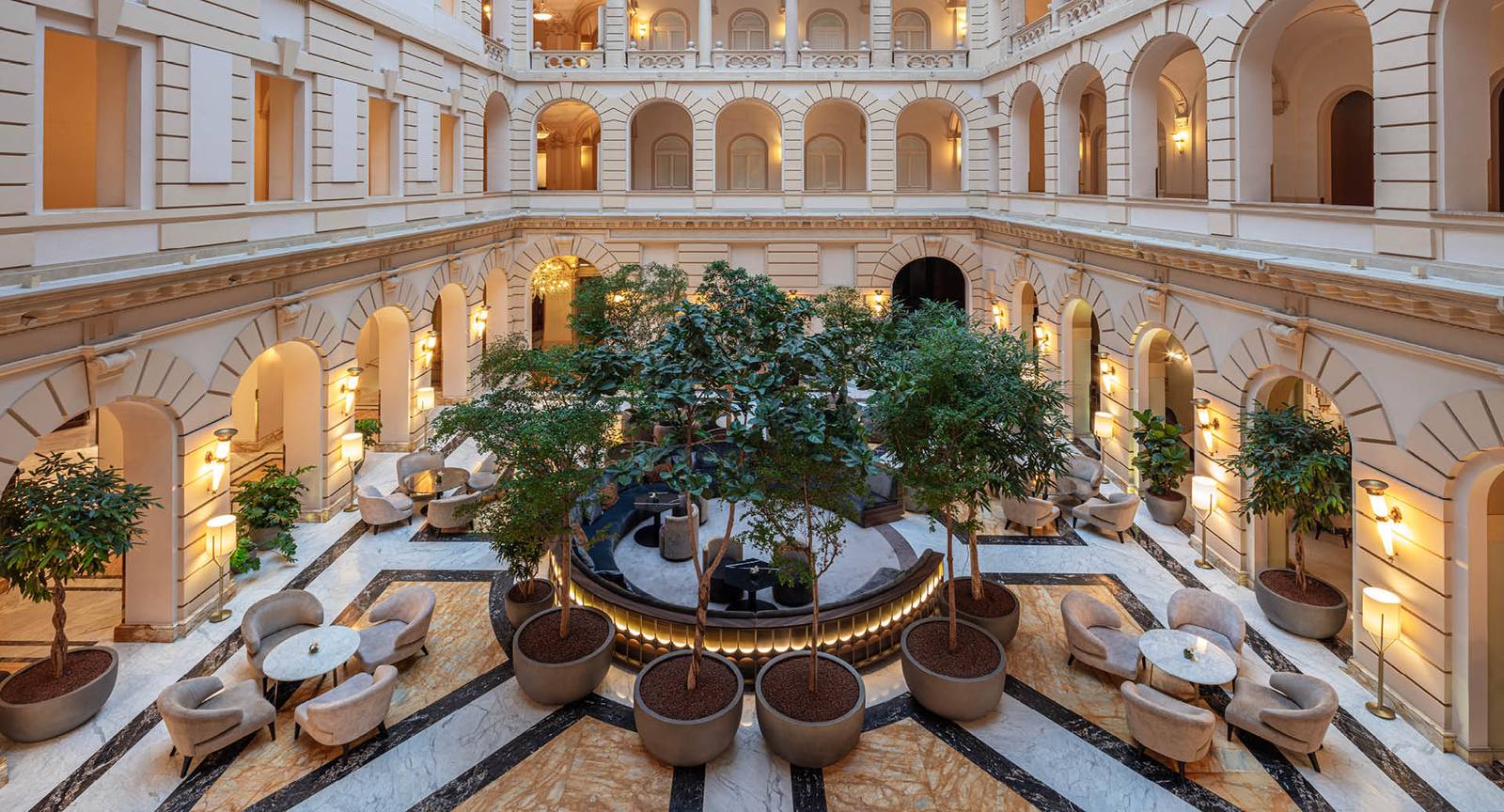 布達佩斯 Anantara New York Palace 挑高中庭大廳