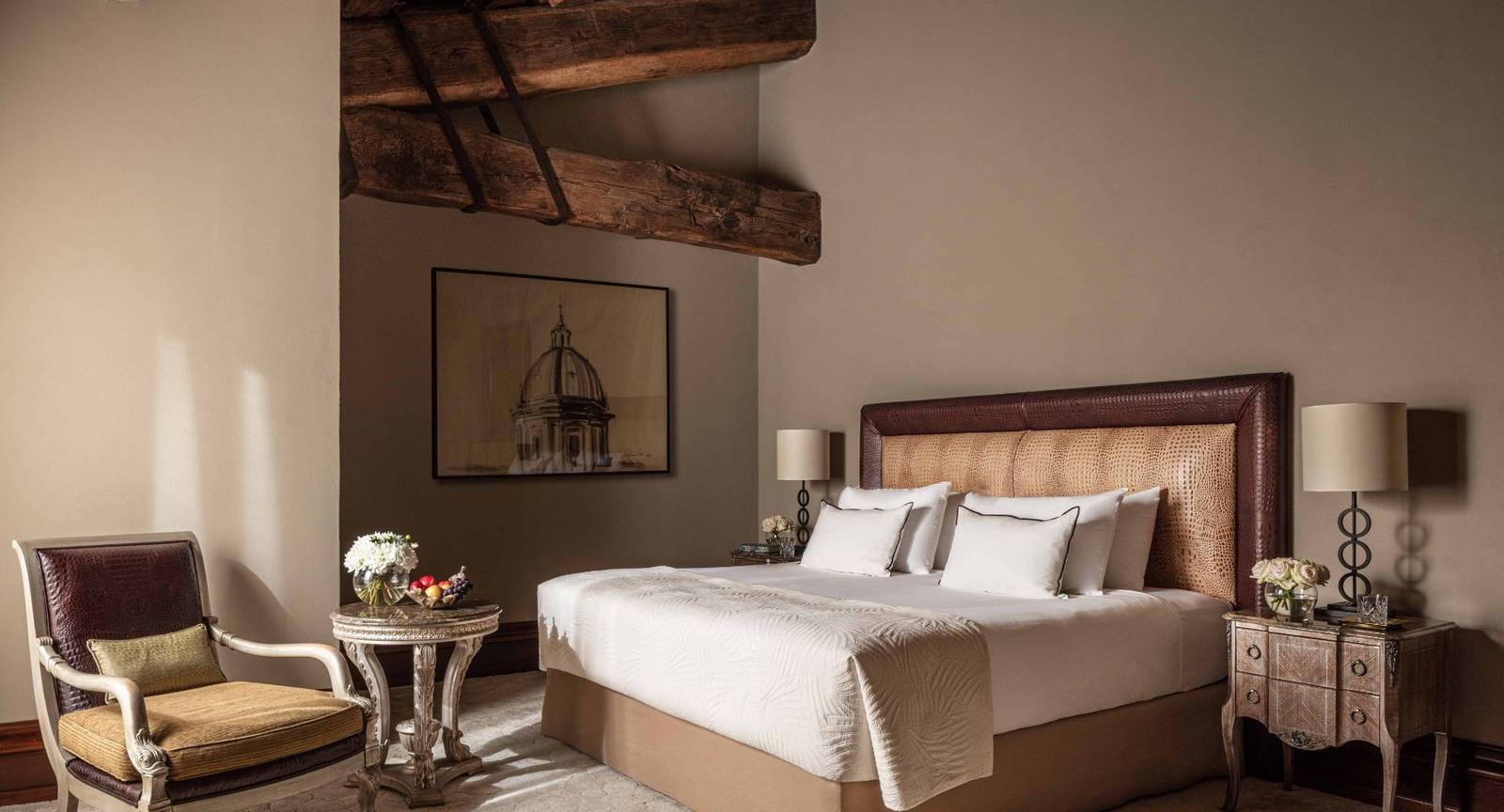 Anantara Palazzo Naiadi 酒店 Clementino 翼 Premium 客房木梁天花板
