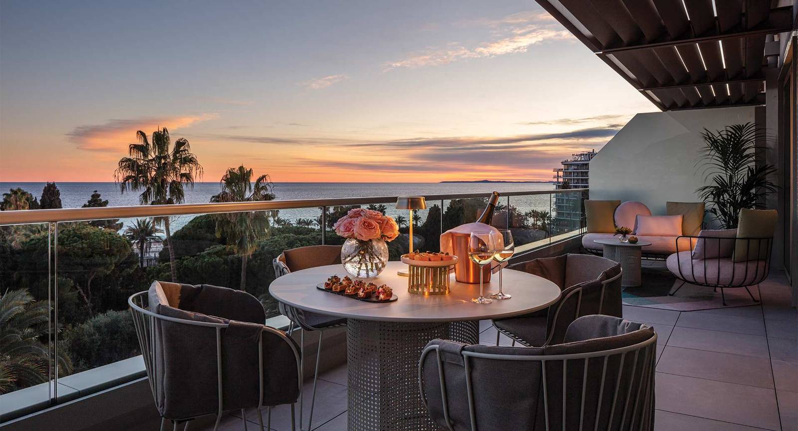 尼斯 Anantara Plaza Nice Hotel 套房露台遠眺天使灣夕陽