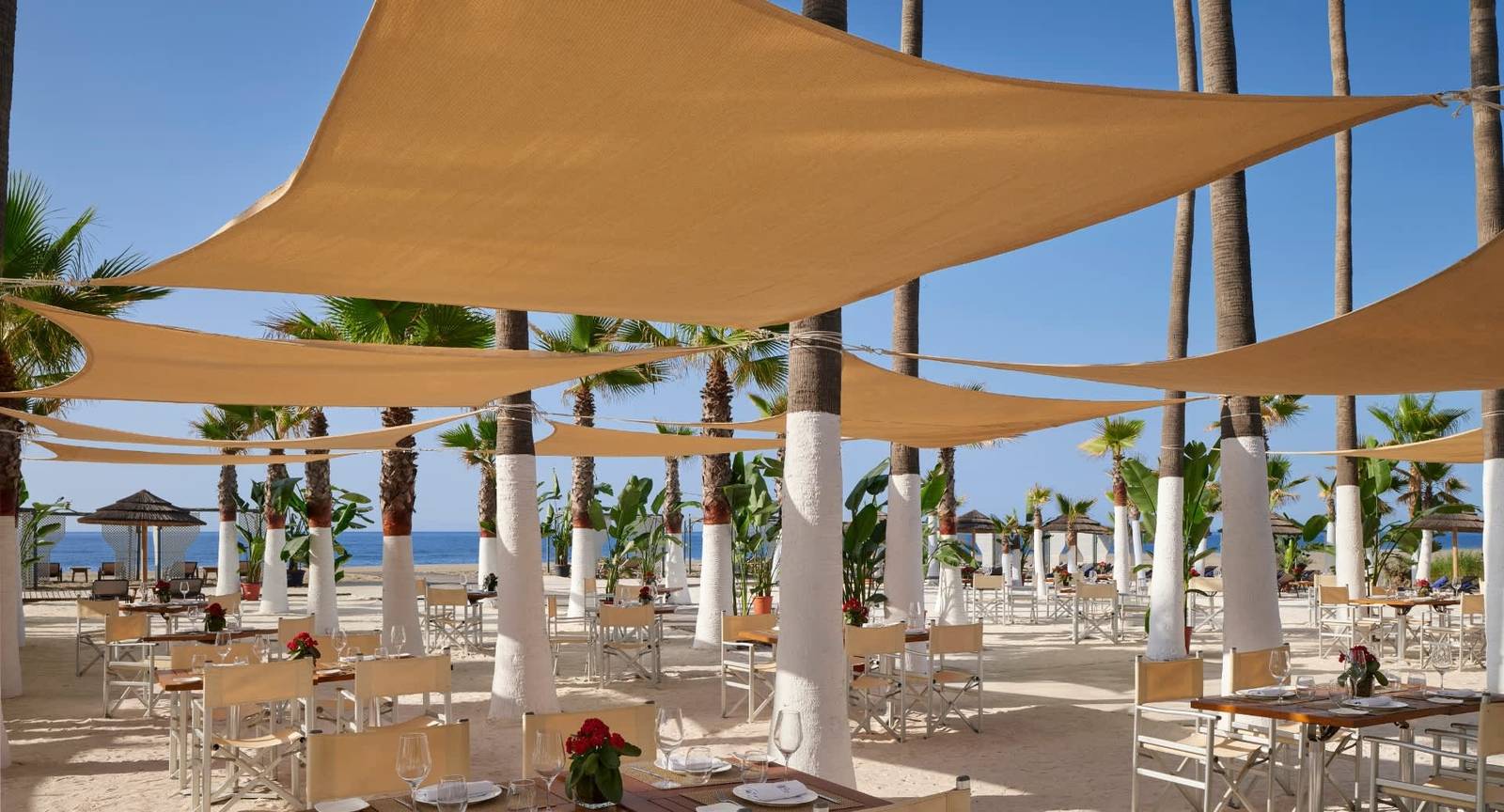 Anantara Villa Padierna By the Sea 海灘俱樂部餐區