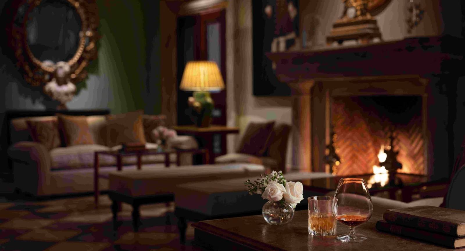 Anantara Villa Padierna Eddy's Bar 壁爐酒吧