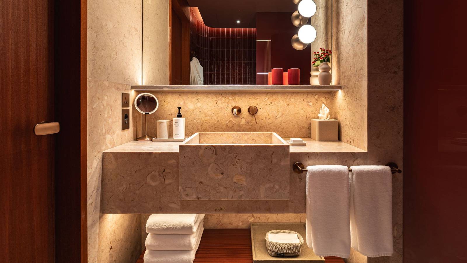 里斯本 Andaz Lisbon 石材浴室洗手台