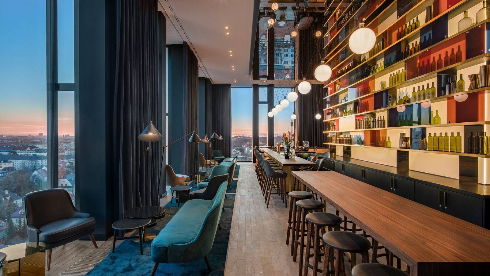 Andaz 慕尼黑 M'Uniqo 屋頂酒吧室內座位