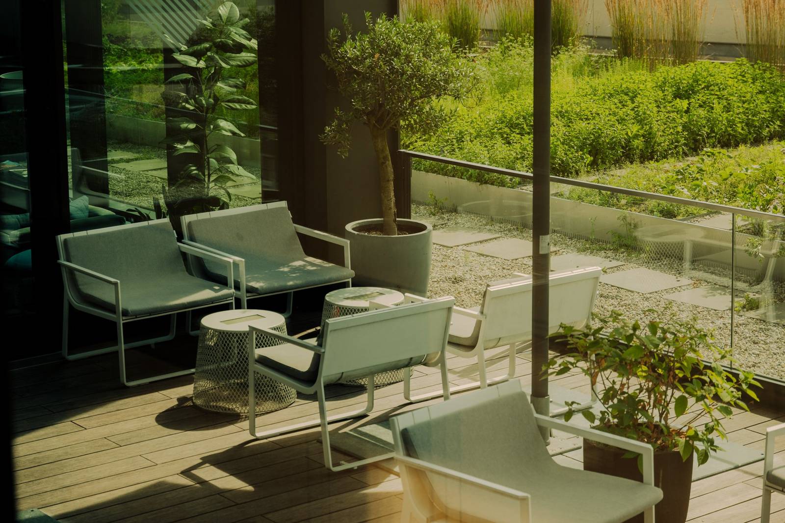 Andaz 慕尼黑 Spa 屋頂花園休憩區