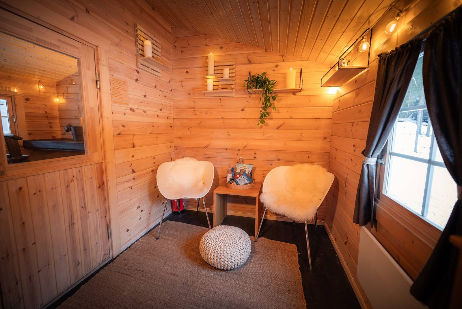 Arctic TreeHouse Hotel 木造桑拿休息室